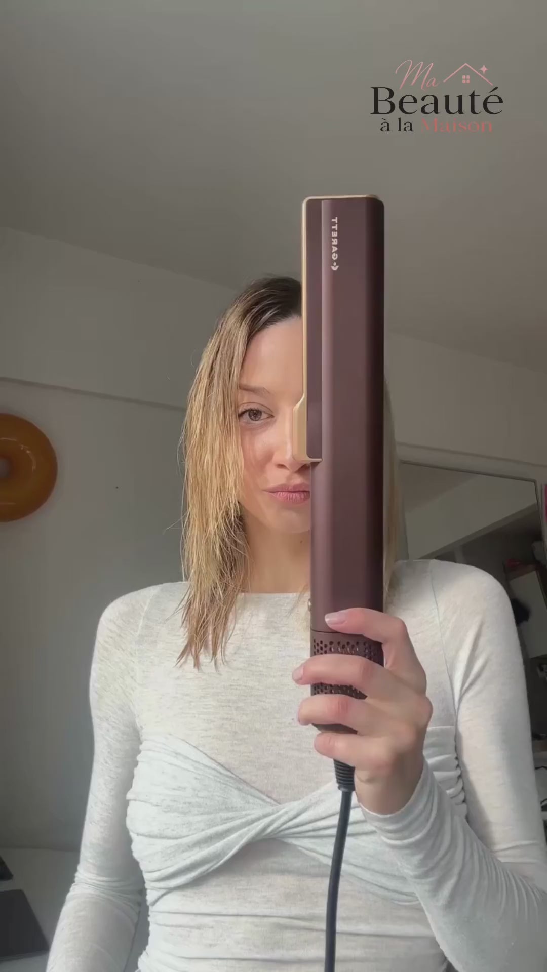Lisseur à air chaud AeroGlow — sèche et lisse en un geste